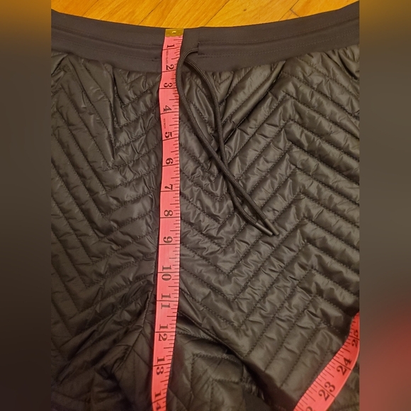 NWT Athleta "Apres Ski" Quilted mini short. Black. Size 14. Plus size. - Picture 12 of 13